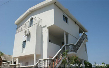 АпартаментиMIS, частни квартири в града Dobre Vode, Черна Гора
